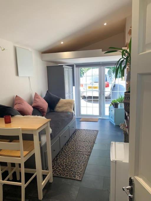 The Garage Getaway Apartment กลาสตันเบอรี ภายนอก รูปภาพ