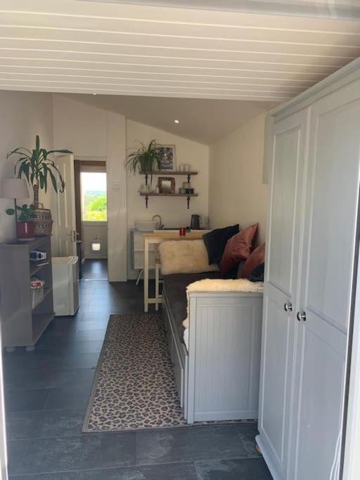 The Garage Getaway Apartment กลาสตันเบอรี ภายนอก รูปภาพ